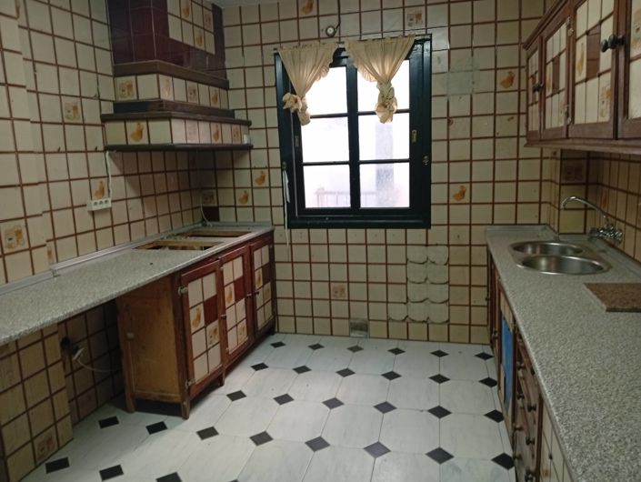 Image No.24-6 Bed Townhouse for sale