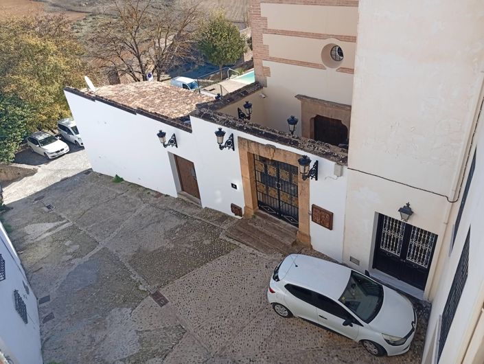 Image No.26-6 Bed Townhouse for sale