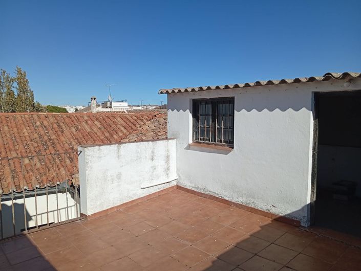 Image No.27-6 Bed Townhouse for sale