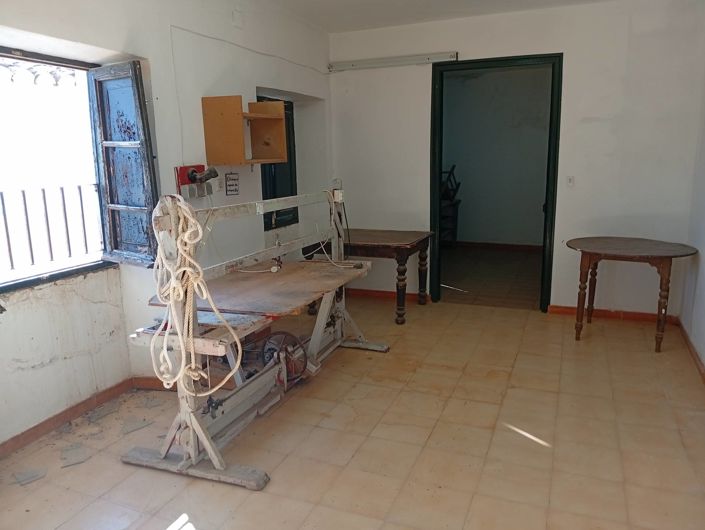 Image No.28-6 Bed Townhouse for sale