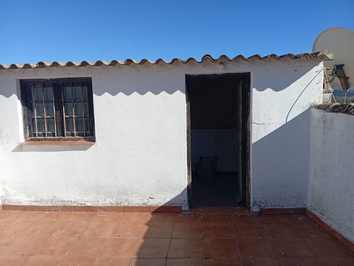 Image No.30-6 Bed Townhouse for sale