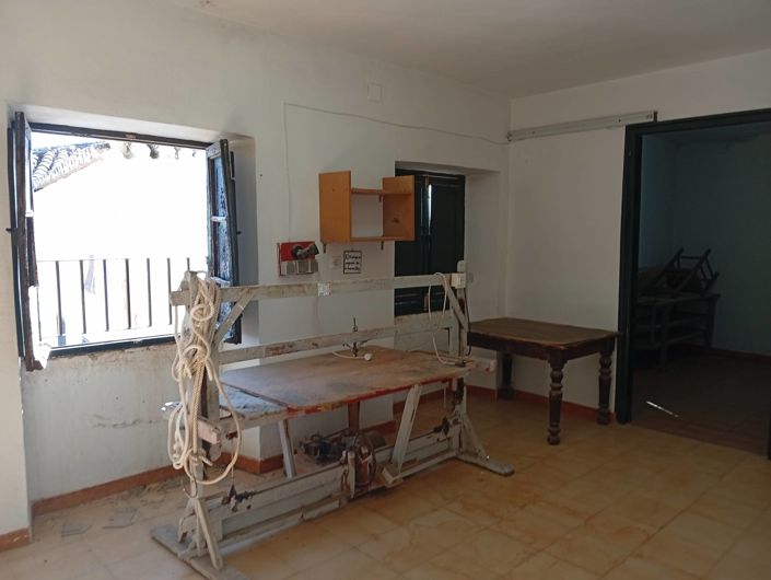 Image No.31-6 Bed Townhouse for sale