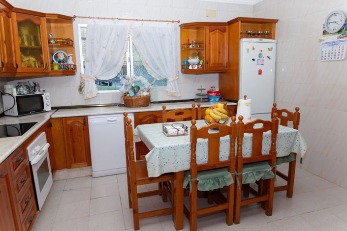 Image No.10-4 Bed Country House for sale