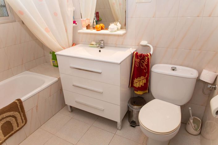 Image No.18-4 Bed Country House for sale