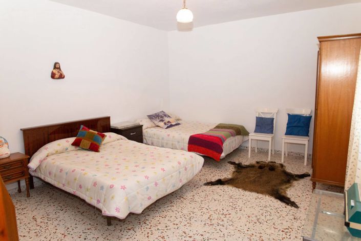 Image No.20-4 Bed Country House for sale