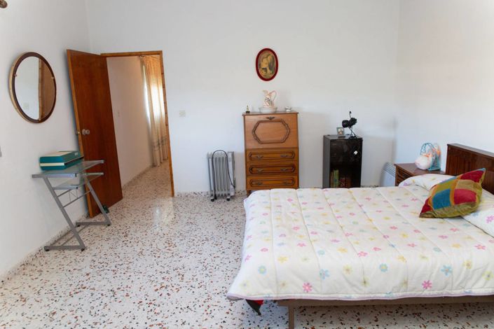 Image No.21-4 Bed Country House for sale