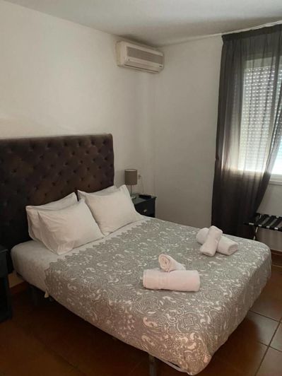 Image No.20-16 Bed Property for sale