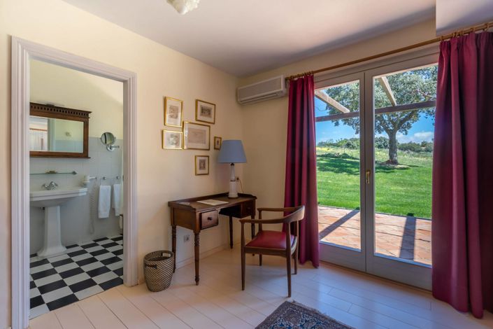 Image No.15-10 Bed Property for sale