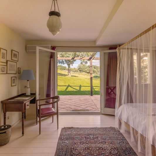 Image No.16-10 Bed Property for sale