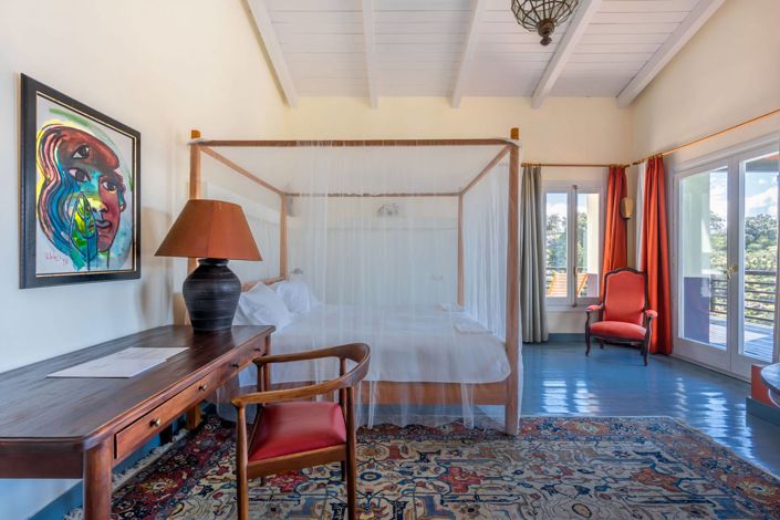 Image No.19-10 Bed Property for sale