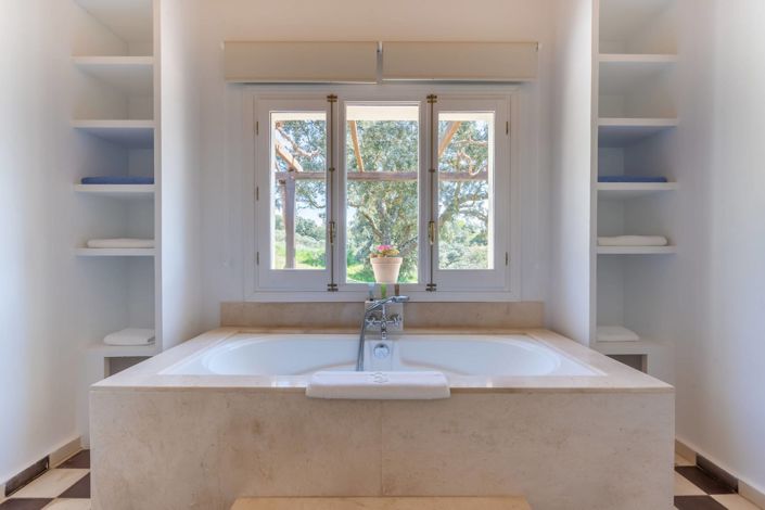 Image No.20-10 Bed Property for sale