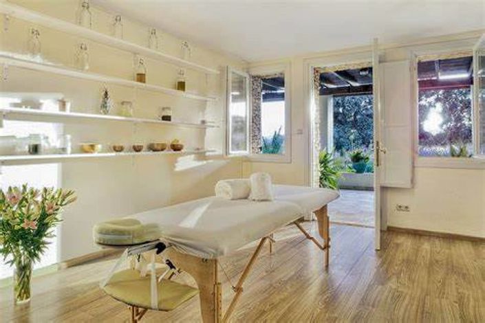 Image No.23-10 Bed Property for sale