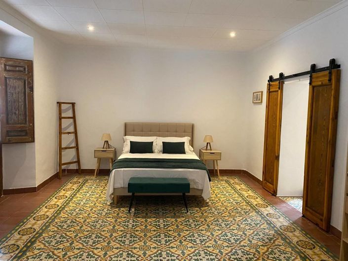 Image No.13-7 Bed Townhouse for sale