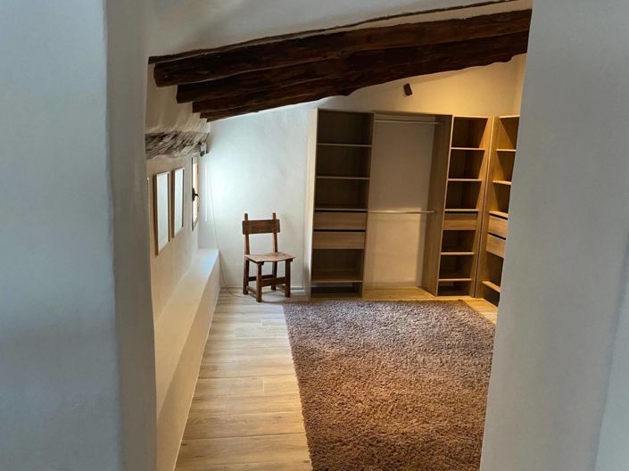 Image No.15-7 Bed Townhouse for sale