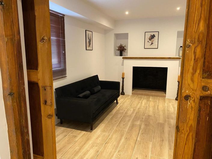 Image No.17-7 Bed Townhouse for sale