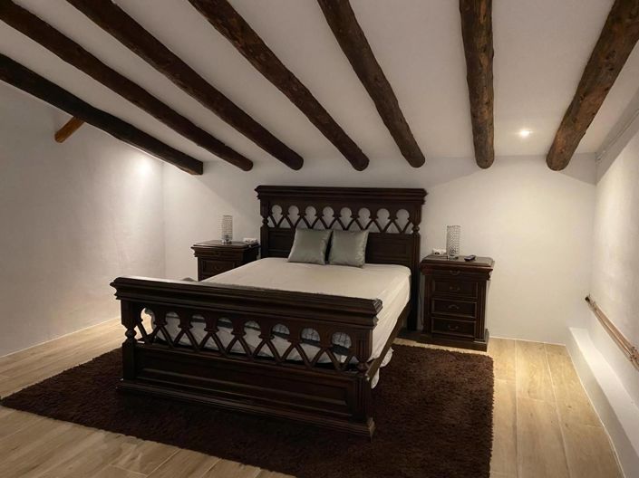 Image No.4-7 Bed Townhouse for sale