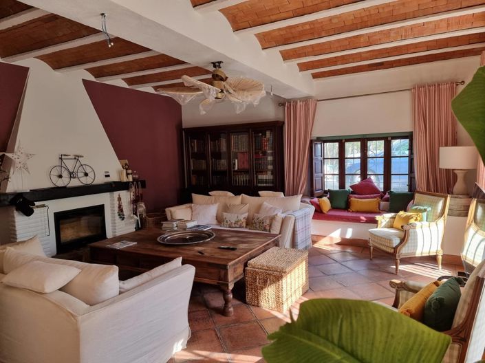 Image No.11-6 Bed Country House for sale