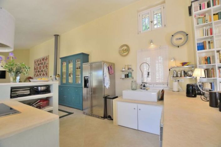 Image No.7-6 Bed Country House for sale