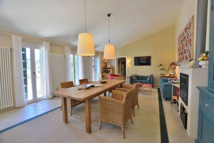 Image No.9-6 Bed Country House for sale