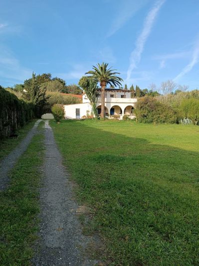 Image No.24-4 Bed Country House for sale