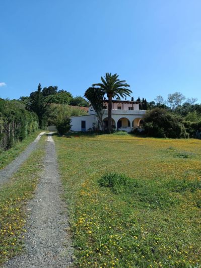 Image No.30-4 Bed Country House for sale