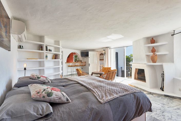 Image No.16-8 Bed Country House for sale