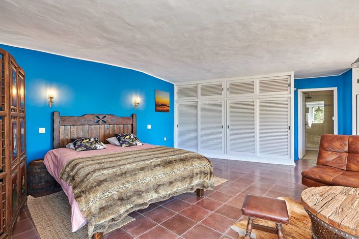 Image No.18-8 Bed Country House for sale