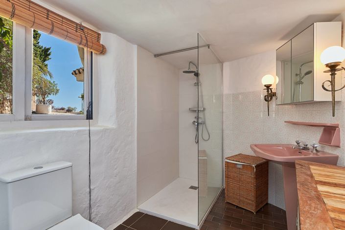 Image No.26-8 Bed Country House for sale