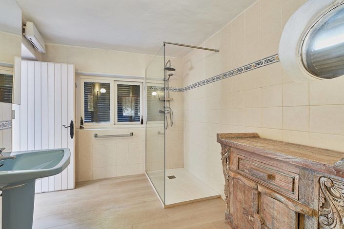 Image No.27-8 Bed Country House for sale