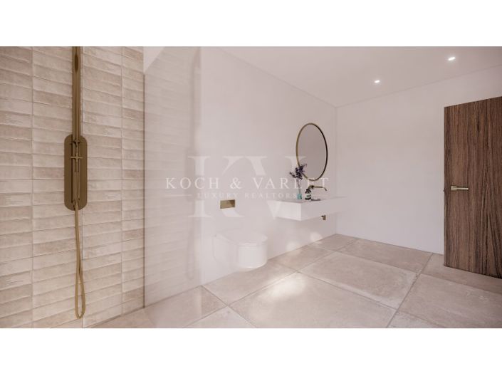 Image No.28-4 Bed Farmhouse for sale