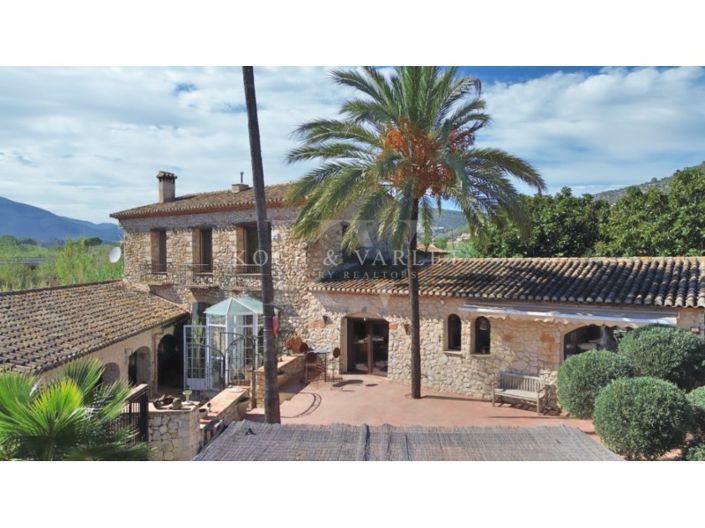 Image No.1-6 Bed Farmhouse for sale