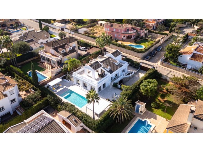 Image No.1-4 Bed Villa for sale