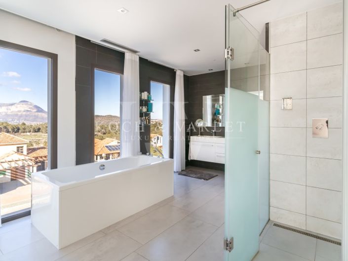 Image No.32-5 Bed Villa for sale