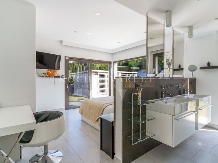 Image No.34-5 Bed Villa for sale