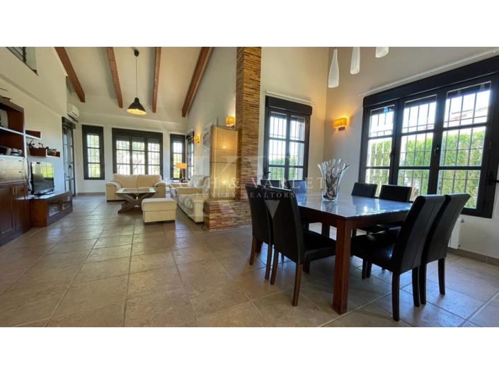 Image No.8-5 Bed Villa for sale