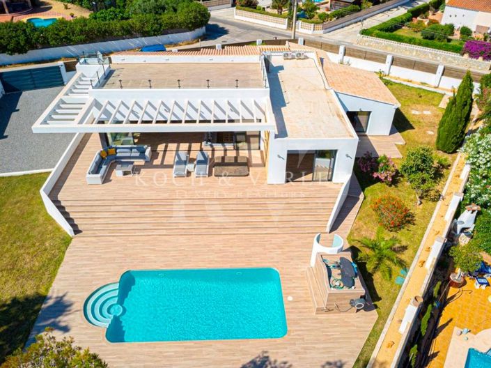 Image No.1-4 Bed Villa for sale