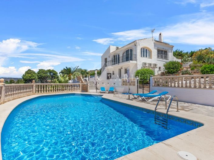 Image No.1-4 Bed Villa for sale