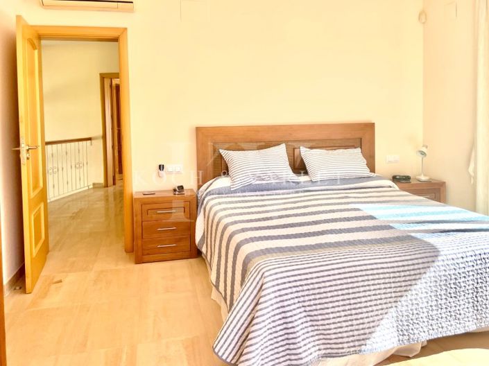 Image No.18-6 Bed Villa for sale