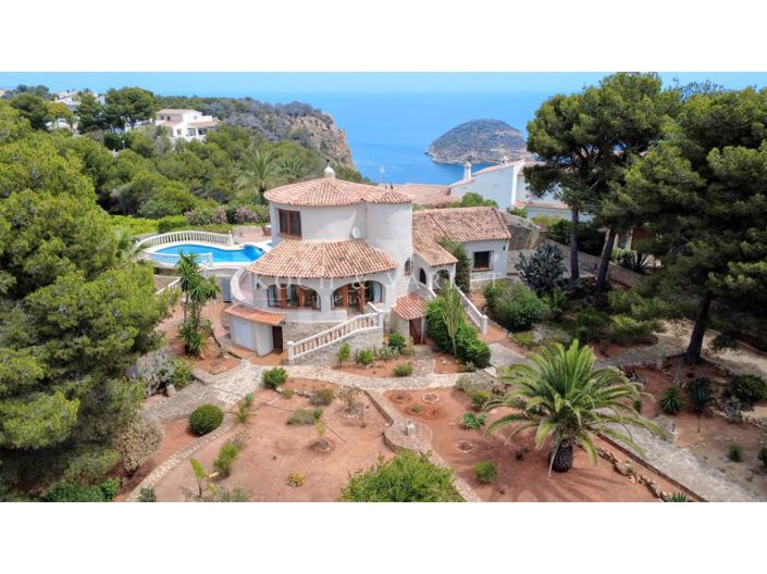 Image No.1-4 Bed Villa for sale