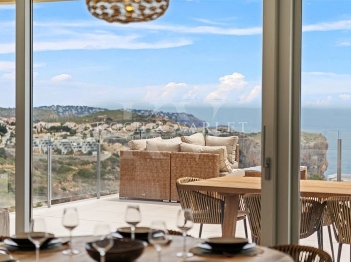 Image No.1-4 Bed Villa for sale