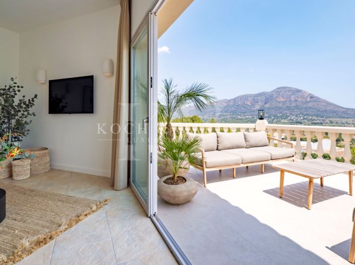 Image No.11-9 Bed Villa for sale