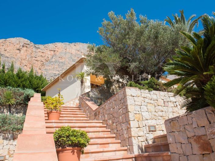 Image No.1-5 Bed Villa for sale