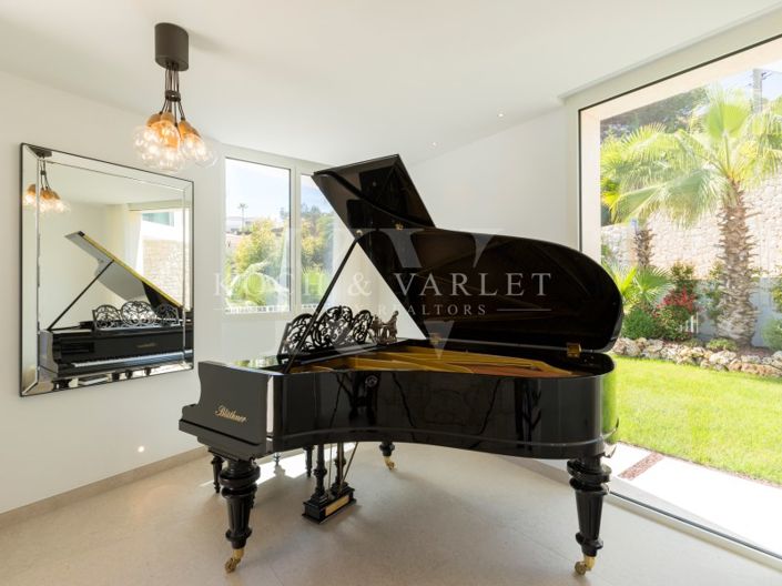 Image No.12-5 Bed Villa for sale