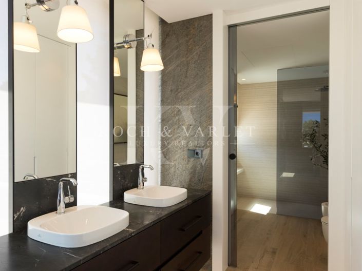 Image No.27-5 Bed Villa for sale