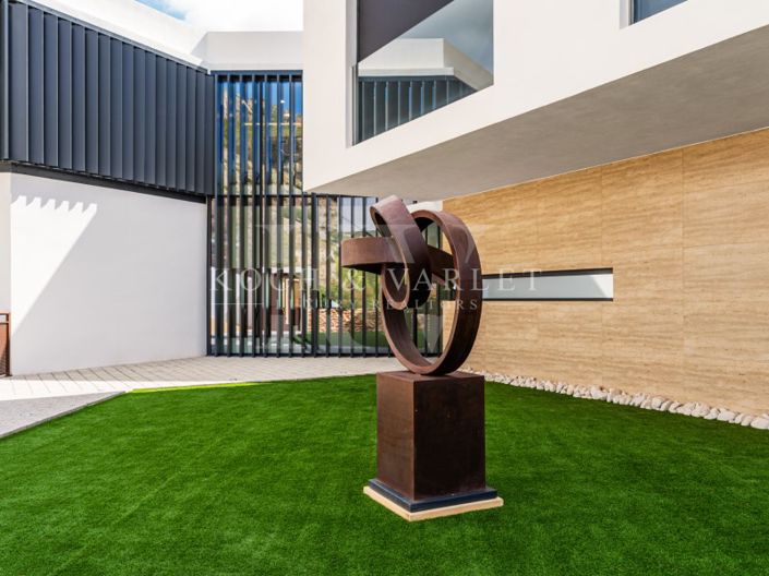 Image No.100-6 Bed Villa for sale