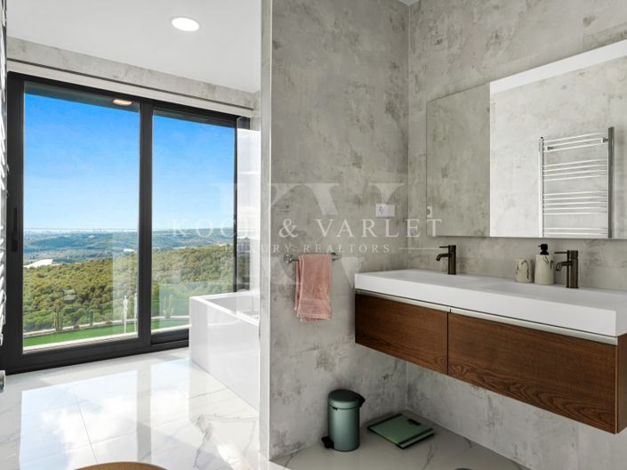 Image No.40-6 Bed Villa for sale