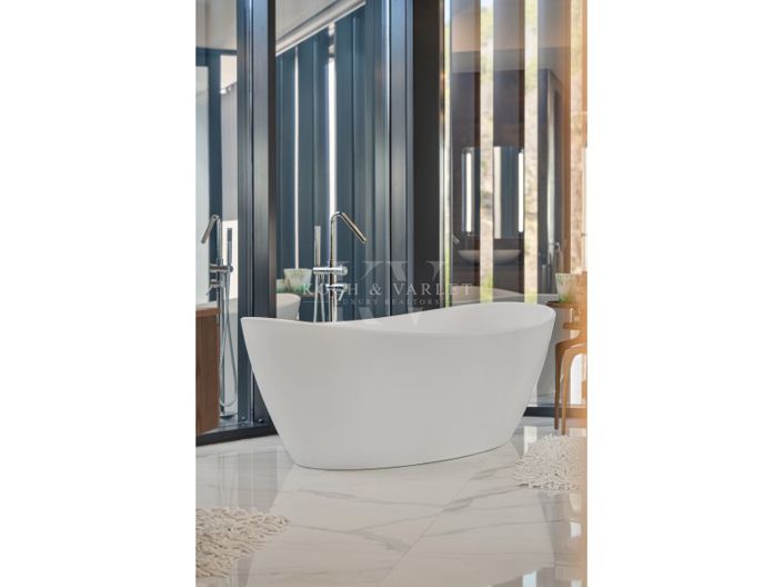 Image No.108-6 Bed Villa for sale