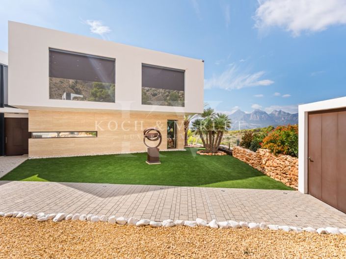 Image No.98-6 Bed Villa for sale