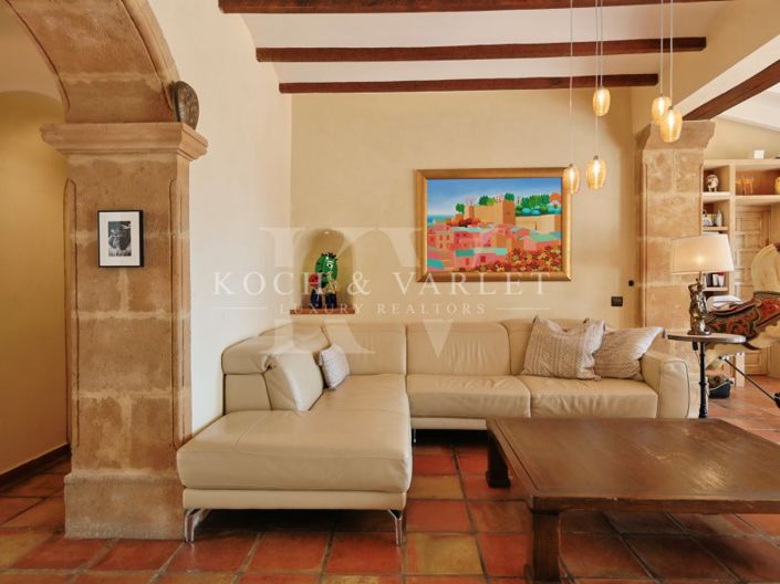 Image No.12-4 Bed Farmhouse for sale