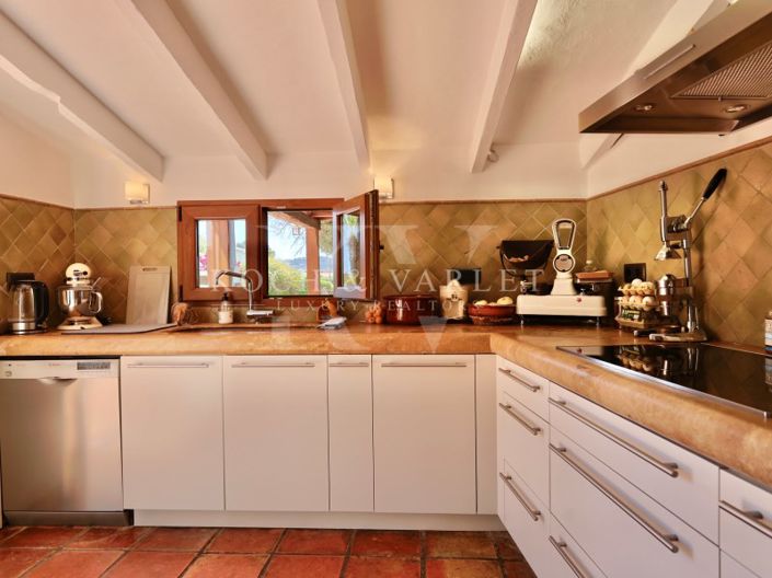 Image No.16-4 Bed Farmhouse for sale